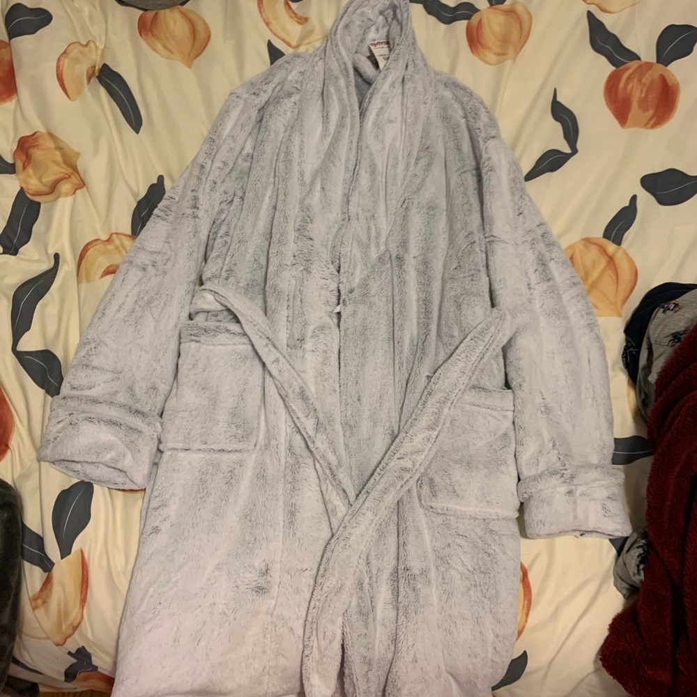 Fluffy bathrobe !!
